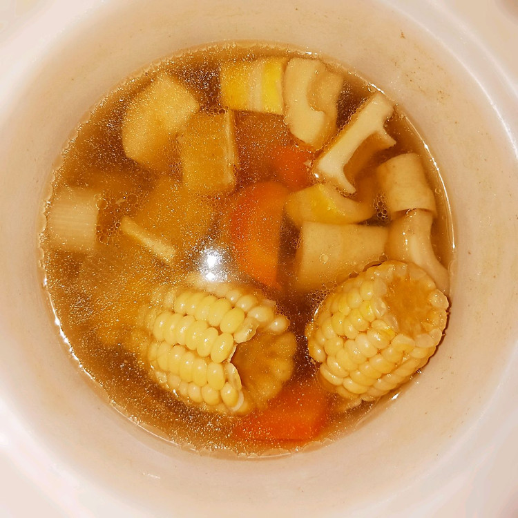 春笋竹笋玉米胡萝卜排骨汤的做法