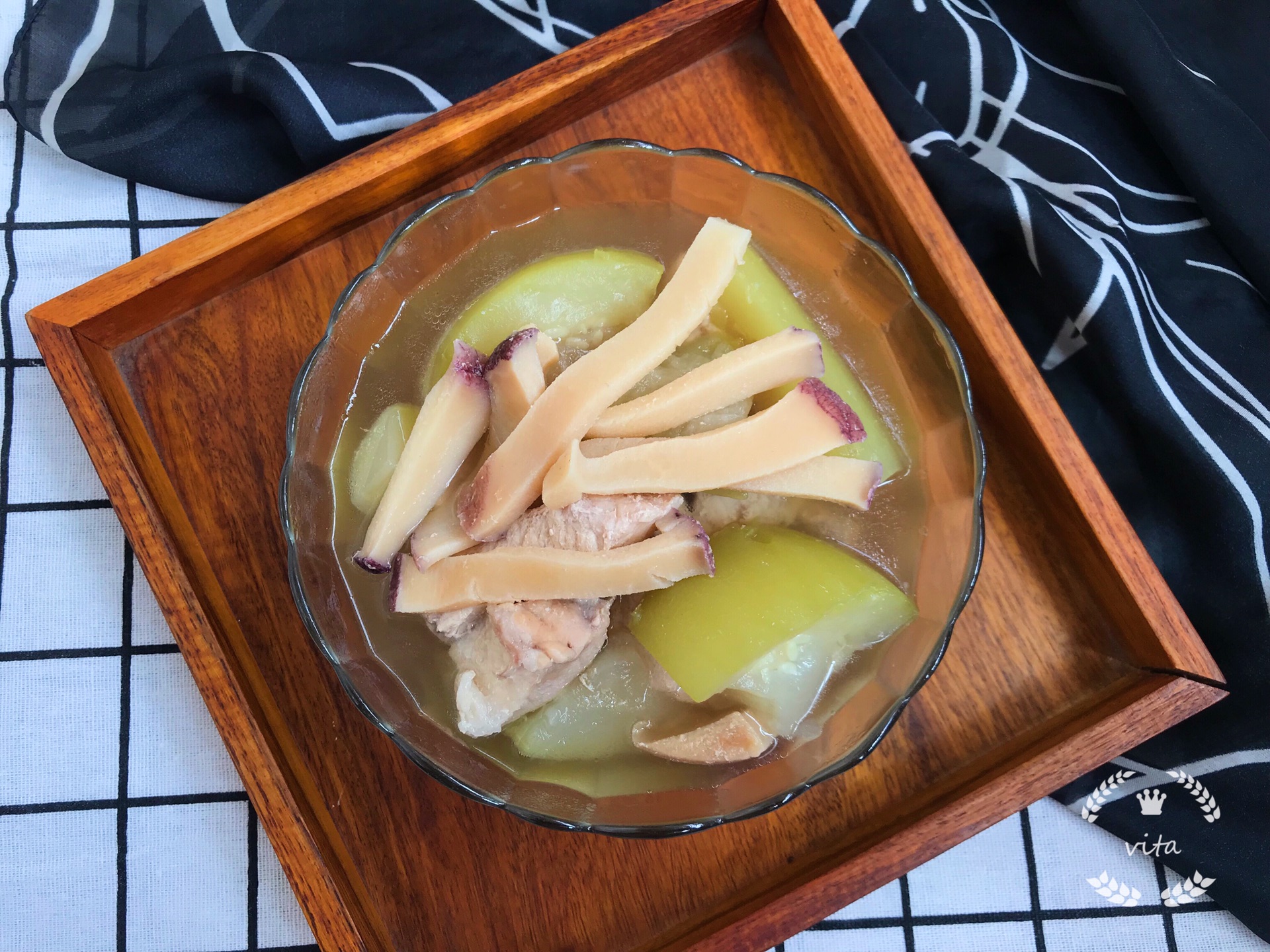 葫芦瓜煲响螺片汤怎么做 葫芦瓜煲响螺片汤的做法 豆果美食