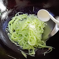 清炒莴苣丝的做法图解7