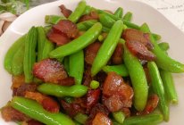 #春日露营#腊肉炒甜豆的做法