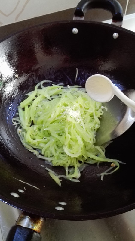 清炒莴苣丝的做法图解7