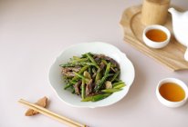 黑胡椒牛肉炒芦笋的做法