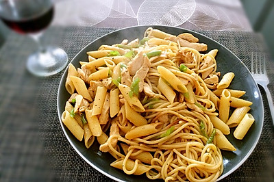 黑椒鸡丝意面