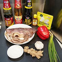 #爱乐甜零卡糖#葱爆本港大鱿鱼的做法图解1
