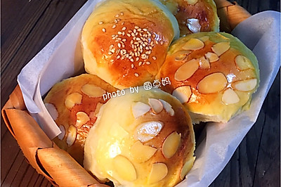 奶香味十足&奶油小餐包