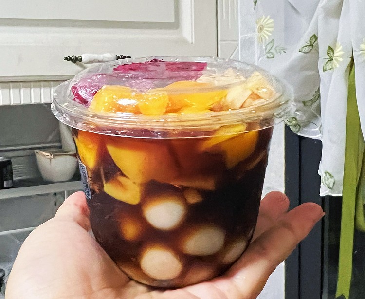 极简版红糖水果冰汤圆的做法