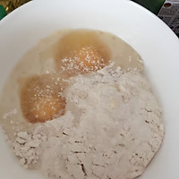 无油香蕉松饼健身减脂的做法图解2