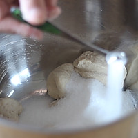 #甜蜜暖冬，“焙”感幸福# 巧克力雪花米面包的做法图解9