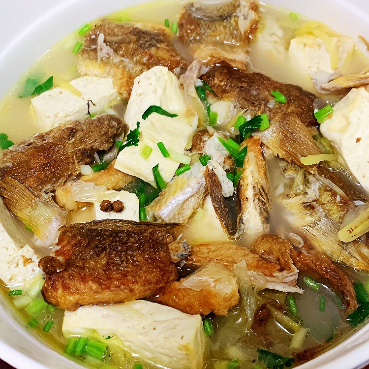 沙光鱼炖豆腐的做法