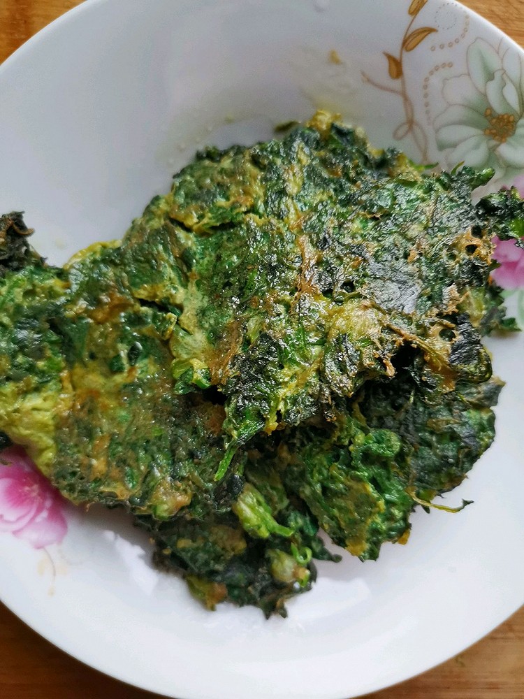 荠菜鸡蛋饼的做法