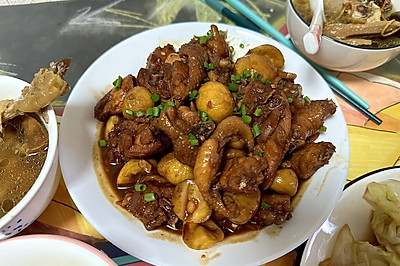 板栗烧鸡、干煸手撕包菜