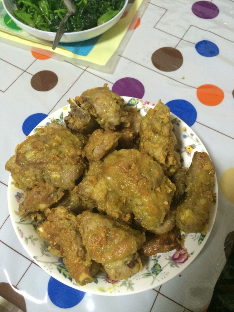 蒜香炸排骨的做法