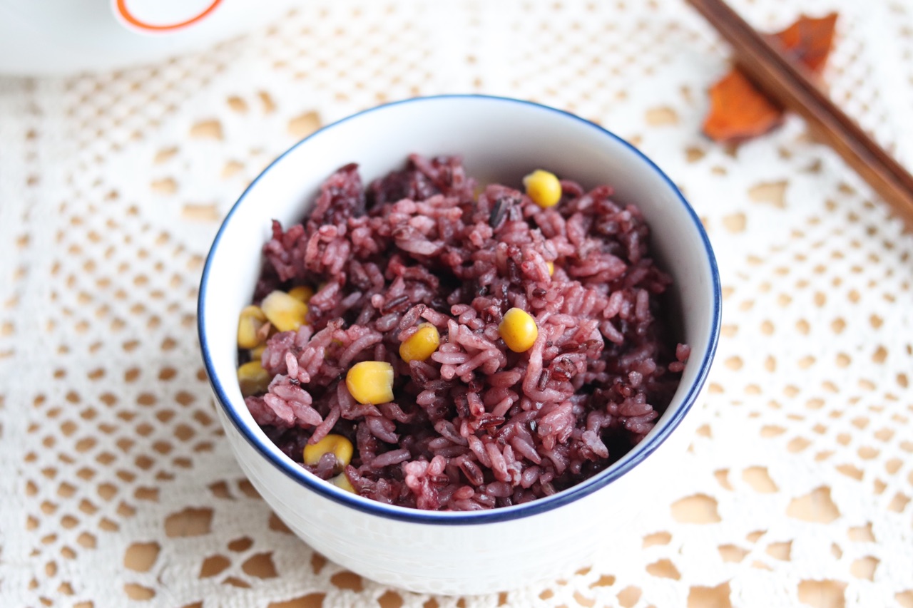 紫米饭团的做法_【图解】紫米饭团怎么做如何做好吃_紫米饭团家常做法大全_苗妈小厨_豆果美食