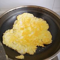 #i上冬日 吃在e起#黑椒松仁杂粮蛋炒饭的做法图解3