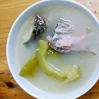 鲫鱼苦瓜汤的做法图解4