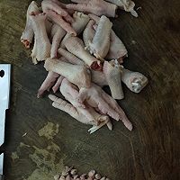 红枣黄豆玉米鸡爪汤的做法图解2