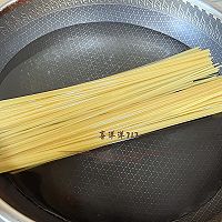 鲜虾意面的做法图解2