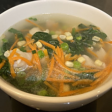 菠菜胡萝卜玉米豌豆鸡汤