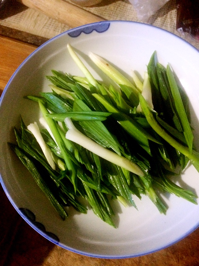 陈昭希的私房菜【土豆萝卜炒蒜苗】的做法图解2