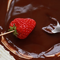 甜甜！情人节高颜值甜品！草莓巧克力的做法图解11