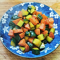 【八月家】3分钟超级快手菜——火腿肠炒黄瓜的做法图解4