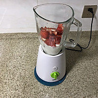 草莓奶昔的做法图解3