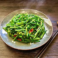 鲜辣的素炒韭菜苔的做法图解4