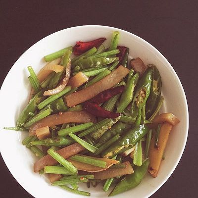 猪皮杭椒炒芹菜