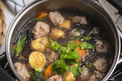 泰式猪肉丸子蔬菜汤