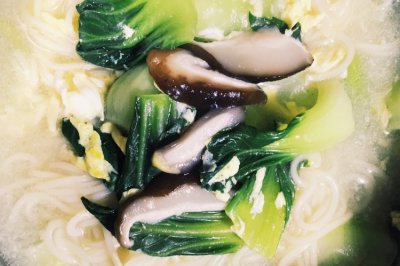香菇青菜蛋面（宿舍简易版）