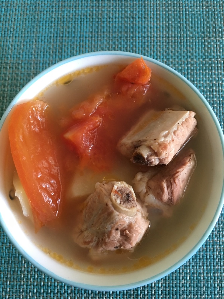 西红柿土豆小排汤的做法
