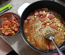 宿舍小锅食谱—西红柿鸡蛋火腿面/西红柿炒鸡蛋的做法