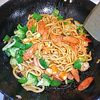 黑椒虾仁乌冬面，️椒香浓郁，好吃到光盘的做法图解5