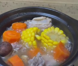一人食·排骨玉米胡萝卜汤的做法