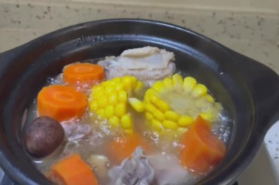 一人食·排骨玉米胡萝卜汤