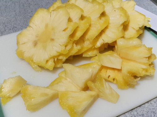 冰糖菠萝饮的做法图解2