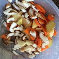 香菇胡萝卜土豆焖鸭肉的做法图解1