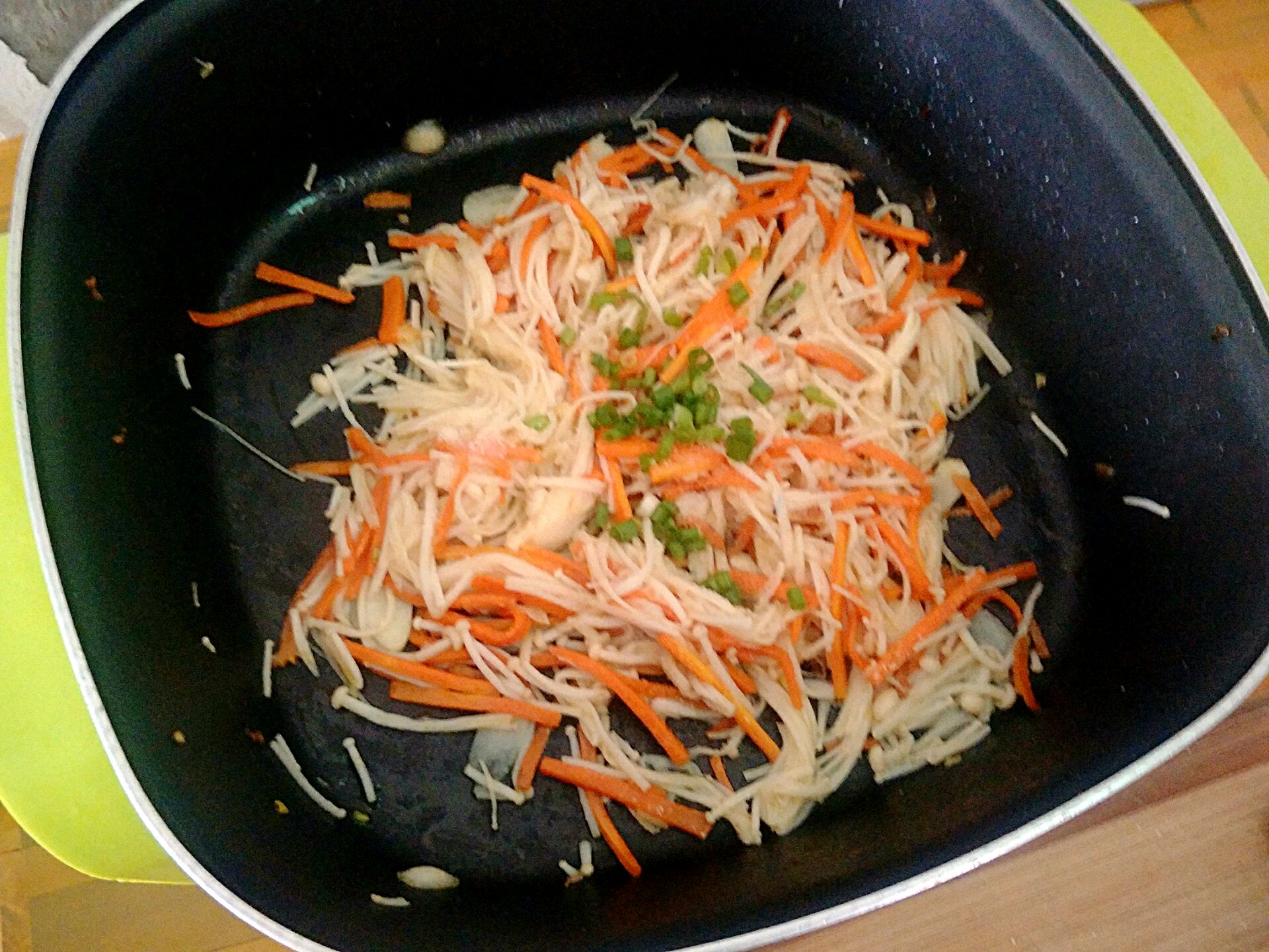 金针菇炒胡萝卜怎么做_金针菇炒胡萝卜的做法_小圆的厨房_豆果美食