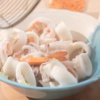 泰国猪肉海鲜米粉沙拉的做法图解3