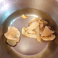 茶树菇竹笙排骨汤—夏日养生的做法图解6