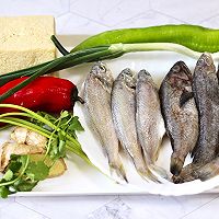 #合理膳食 营养健康进家庭#海杂鱼酱焖冻豆腐的做法图解1