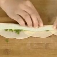 饺子皮做葱油饼（分享）的做法图解7