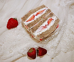 #换着花样吃早餐#草莓奶油三明治的做法
