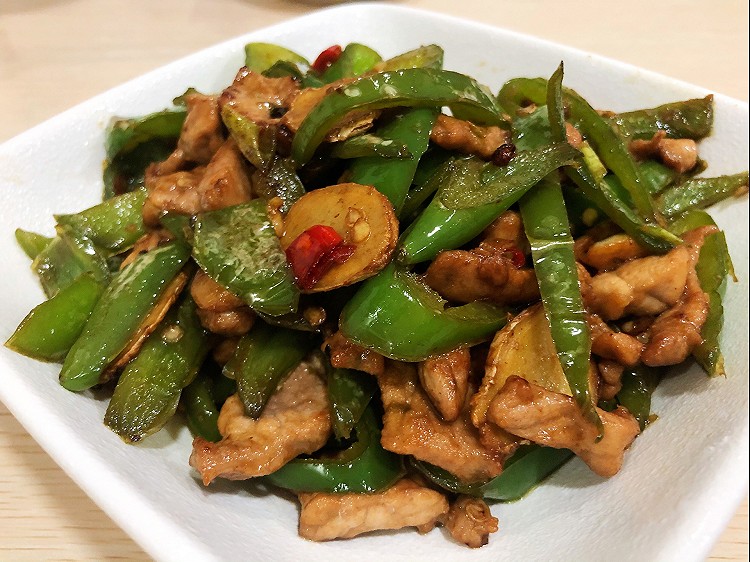 尖椒炒肉的做法