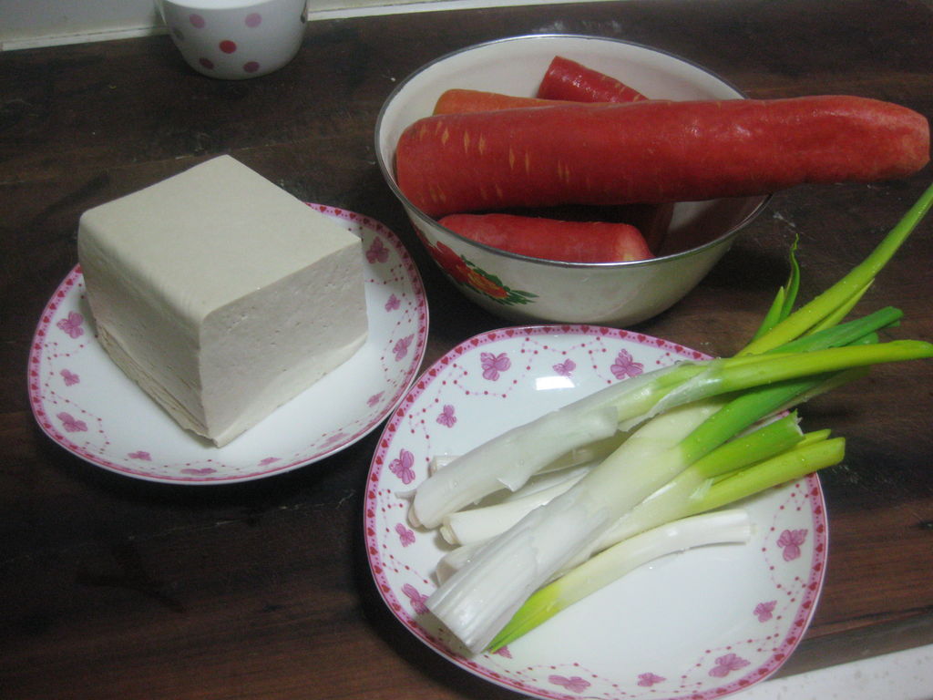 最家常的红萝卜豆腐菜卷的做法图解3