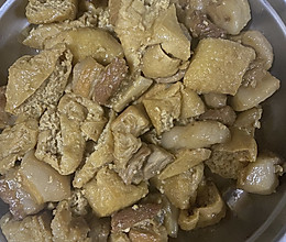 五花肉焖油豆腐的做法