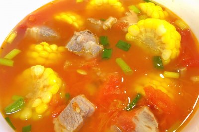 厨房天菜—西红柿玉米排骨汤