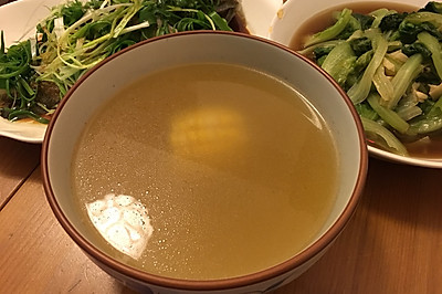 茅根竹蔗马蹄粟米瘦肉汤（广东汤）