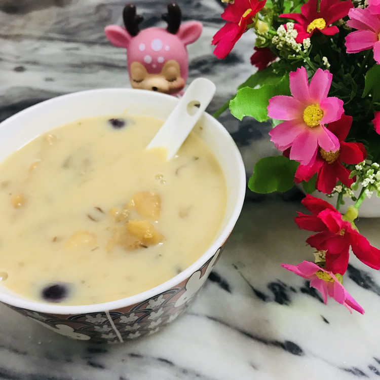 花胶莲子牛奶糖水的做法