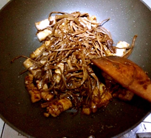 香而不腻的红烧肉烧各种菜的做法图解7